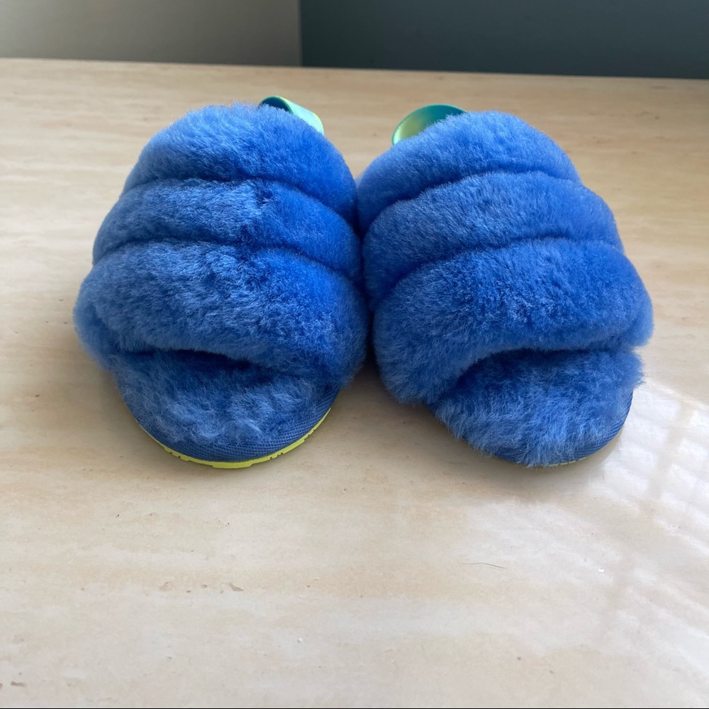 UGG Little Kid Blue Fluff Yeah Slippers US 10
